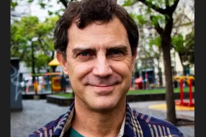 Andrés Malamud es Licenciado en Ciencia Política de la Universidad de Buenos Aires y Doctor en Ciencia Política por el Instituto Universitario Europeo