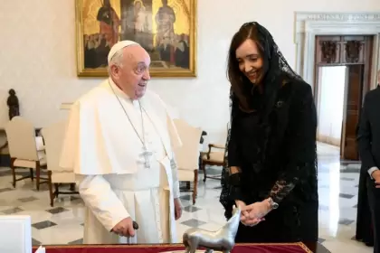 El Papa Francisco recibi a la vicepresidenta Victoria Villarruel: "Todava vivo y usted, sobrevive?"